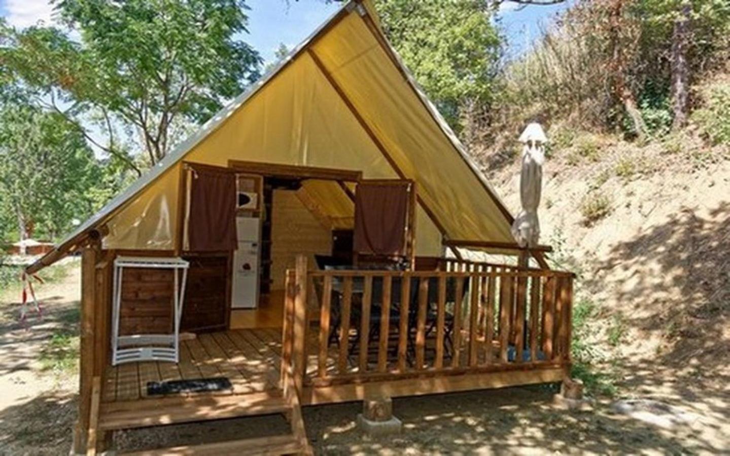 Camping Les Rives Du Lac De Vinca 外观 照片