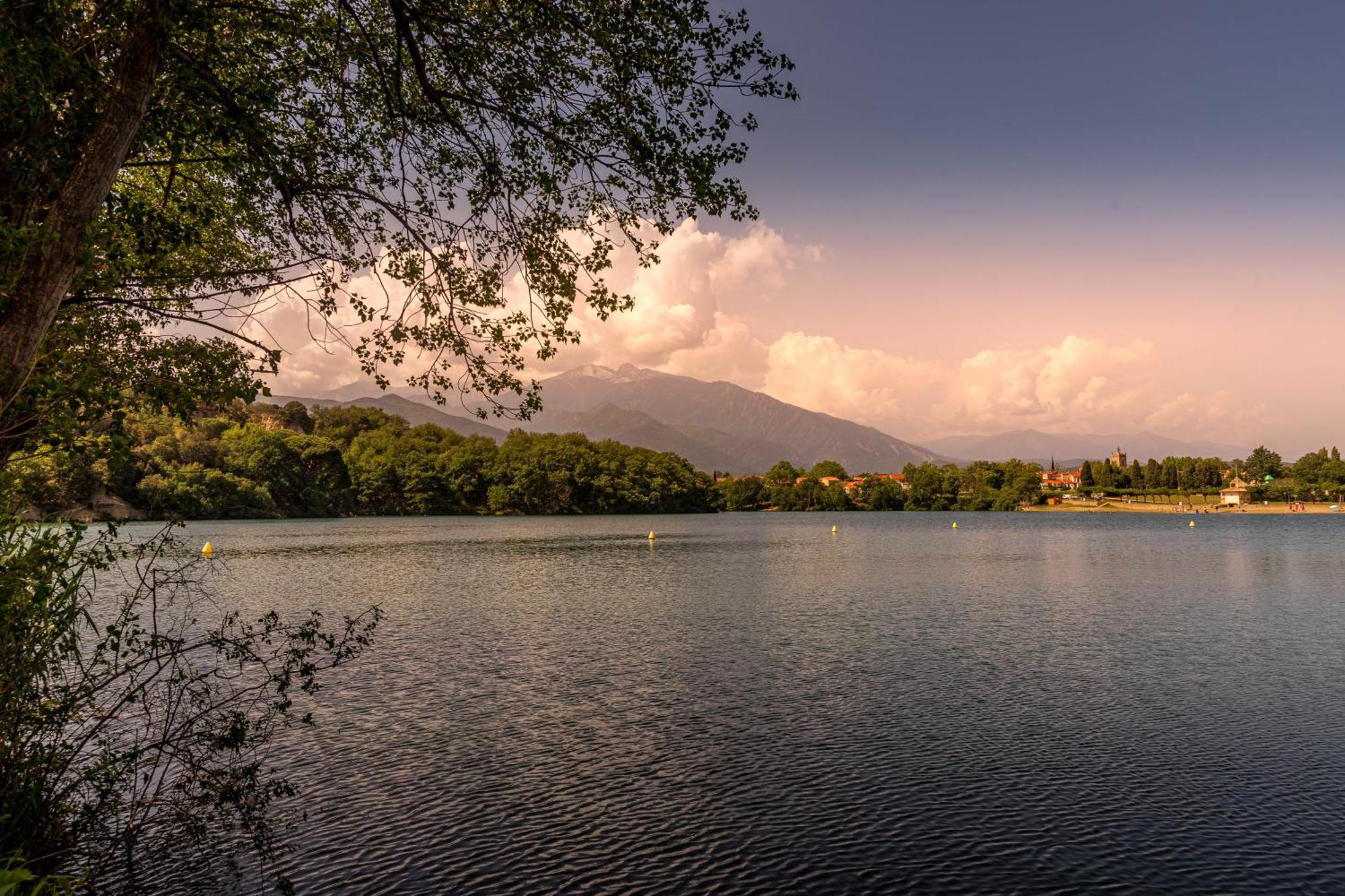 Camping Les Rives Du Lac De Vinca 外观 照片